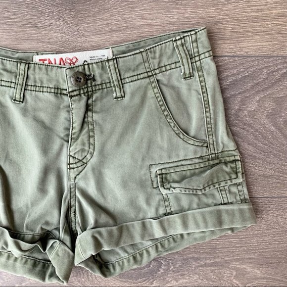 Aritzia TNA Cargo Utility Army Green Shorts Size 0 - Picture 3 of 15